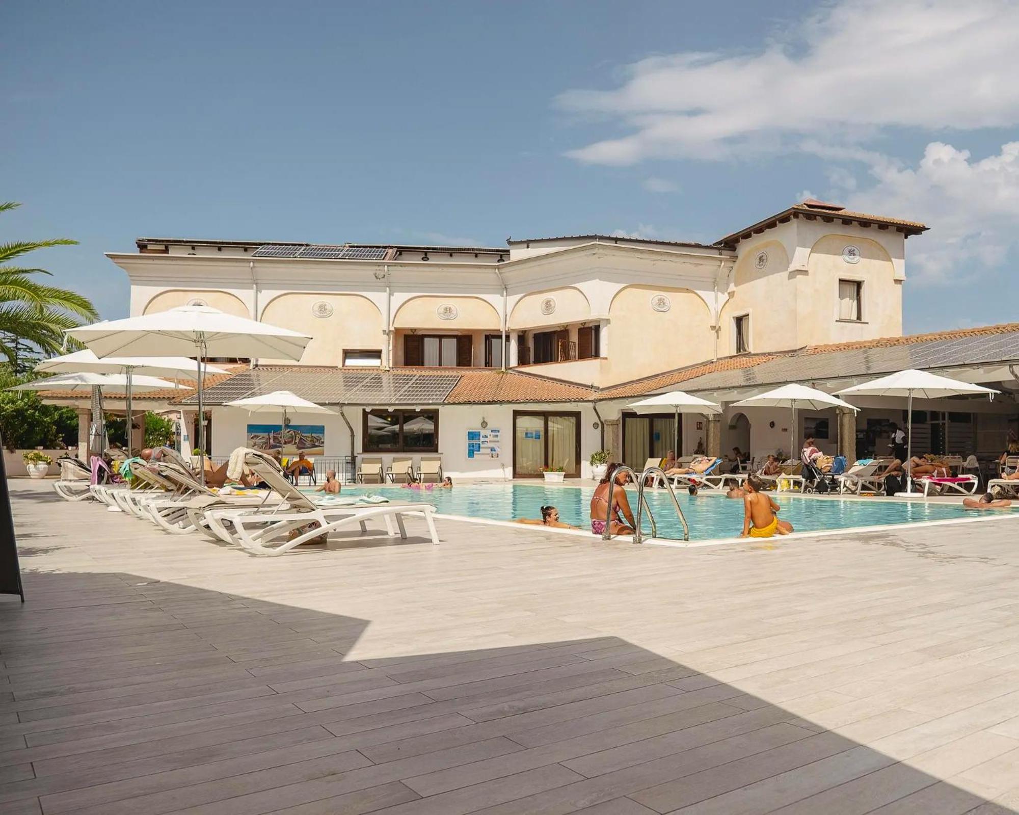 Zeta Club San Teodoro Le Rose Otel Dış mekan fotoğraf