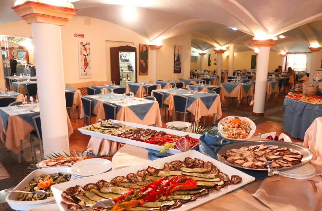 Zeta Club San Teodoro Le Rose Otel Dış mekan fotoğraf